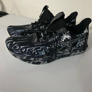 Asics Noosa tri 14. New never worn with additional speed laces.